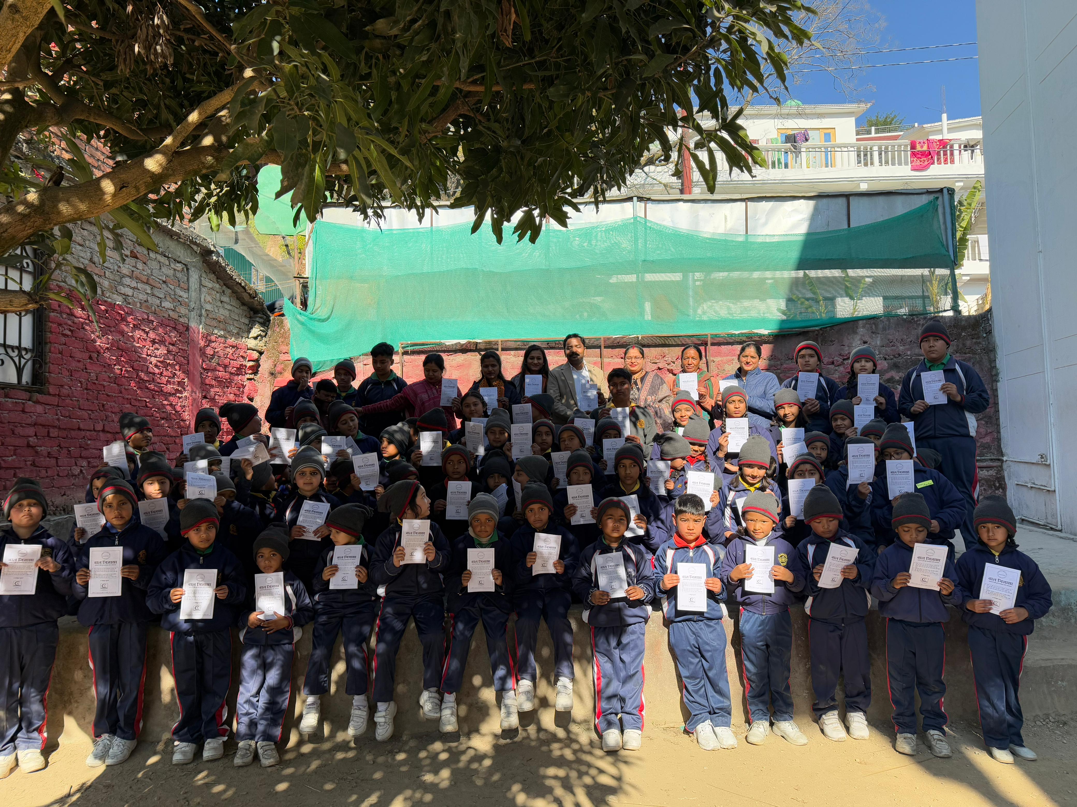 वात्सल्यम विद्यास्थली स्कूल पिथौरागढ़ के प्यारे बच्चों के साथ एक समूह फोटो