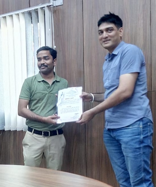 जलवायु और अनुसंधान सेवाओं के कार्यालय, शिमला हाउस पुणे मे ट्रेनिंग के बाद प्रमाण पत्र प्राप्त करते हुये 2020